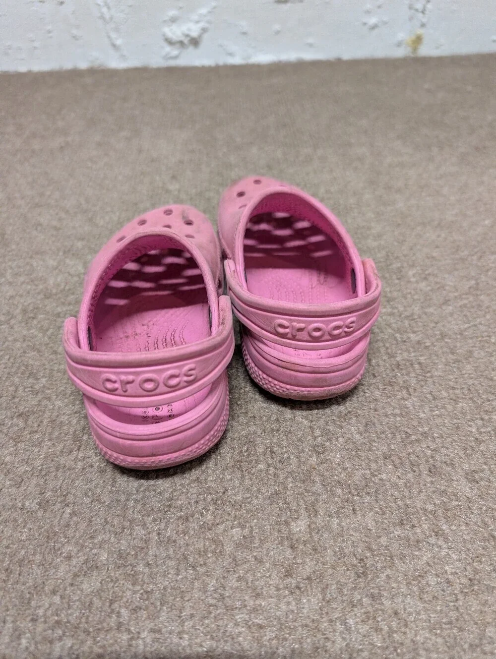 CROCS Kids Girls Pink Classic Clog Sandals (Size C9 aka 4-5 year old)